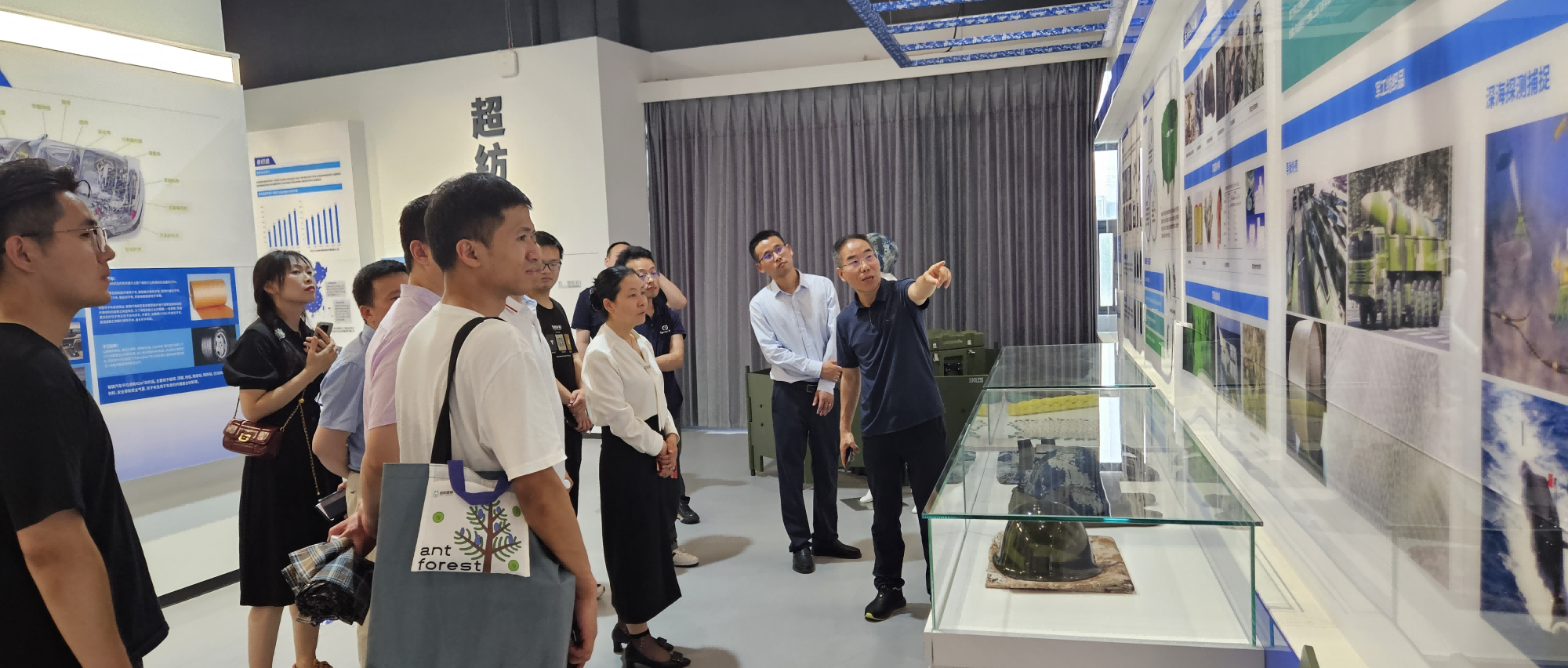 中南医院参观稳健医疗创新研究院合作高校武汉纺织大学，共探医纺结合创新之路